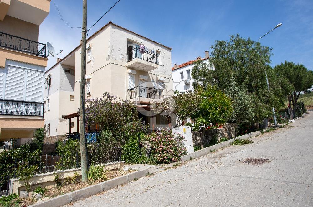 Yenifoça Merkezi Konumda Kiralık Tadilatlı 2+1 Daire