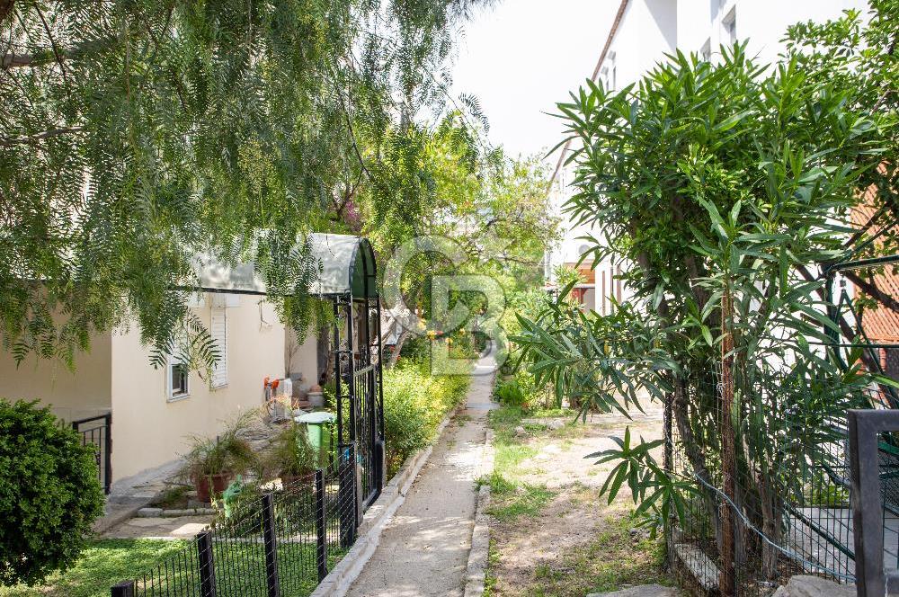 Yenifoça Merkezi Konumda Kiralık Tadilatlı 2+1 Daire