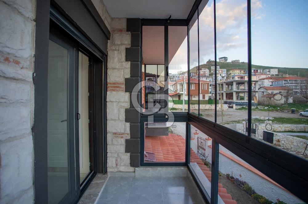 Foça Kazım Dirik Mah. Bahçeli 2+1 Eşyalı Kiralık Dubleks Daire