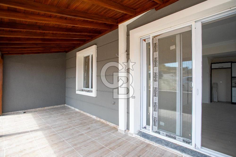 Foça Yenibağarasında Satılık 3+1 Bahçeli Dubleks Daire