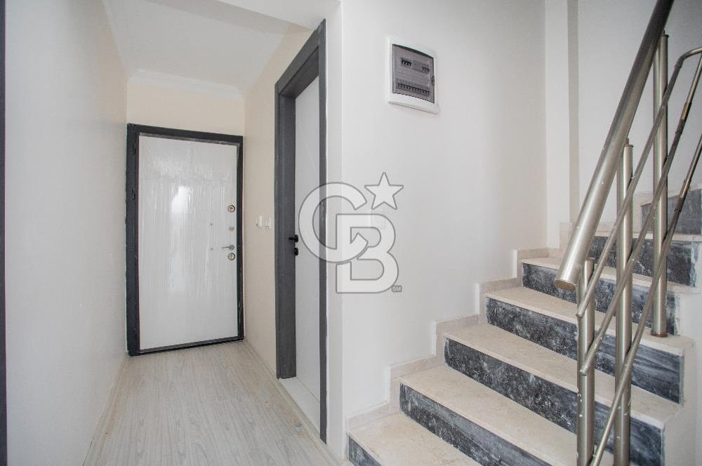 Foça Yenibağarasında Satılık 3+1 Bahçeli Dubleks Daire