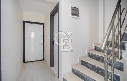 Foça Yenibağarasında Satılık 3+1 Bahçeli Dubleks Daire