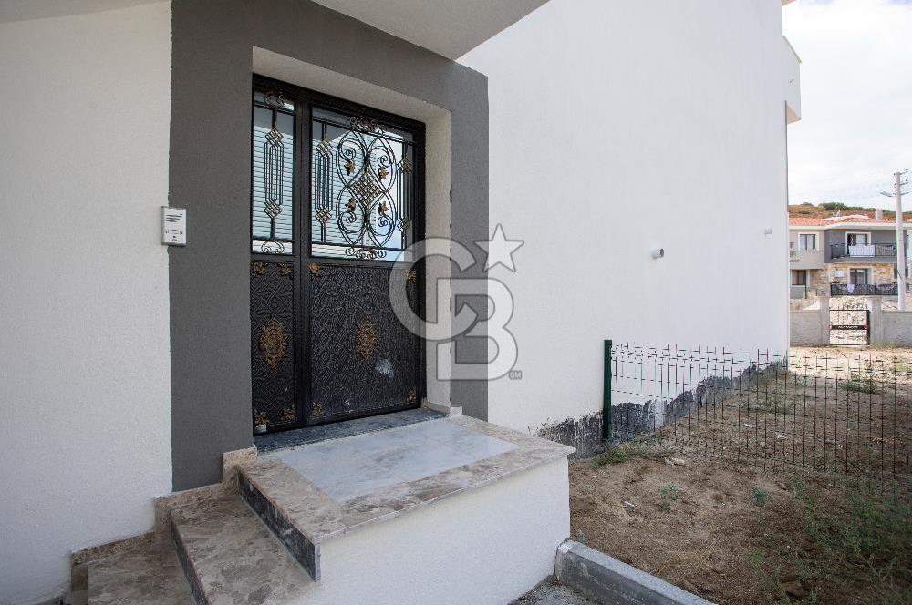 Foça Yenibağarasında Satılık 3+1 Bahçeli Dubleks Daire