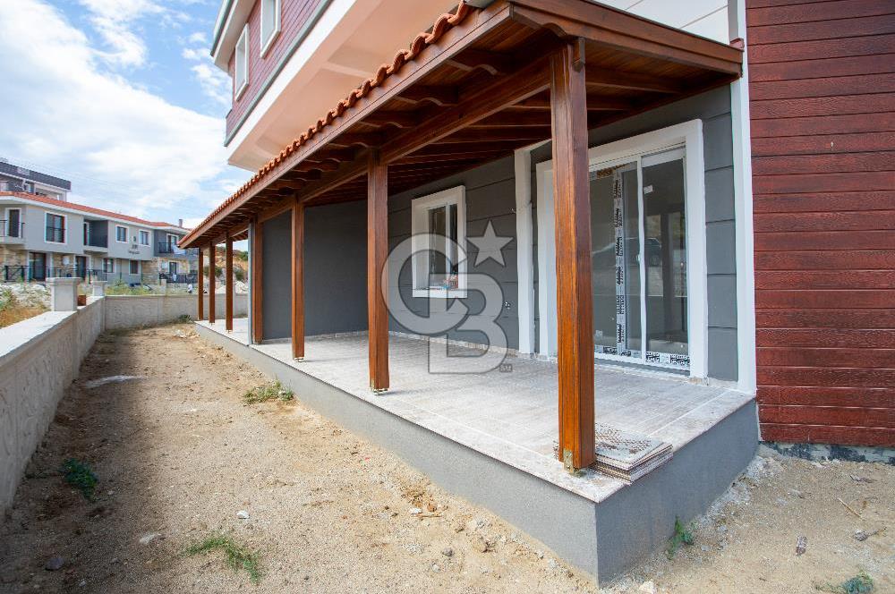 Foça Yenibağarasında Satılık 3+1 Bahçeli Dubleks Daire