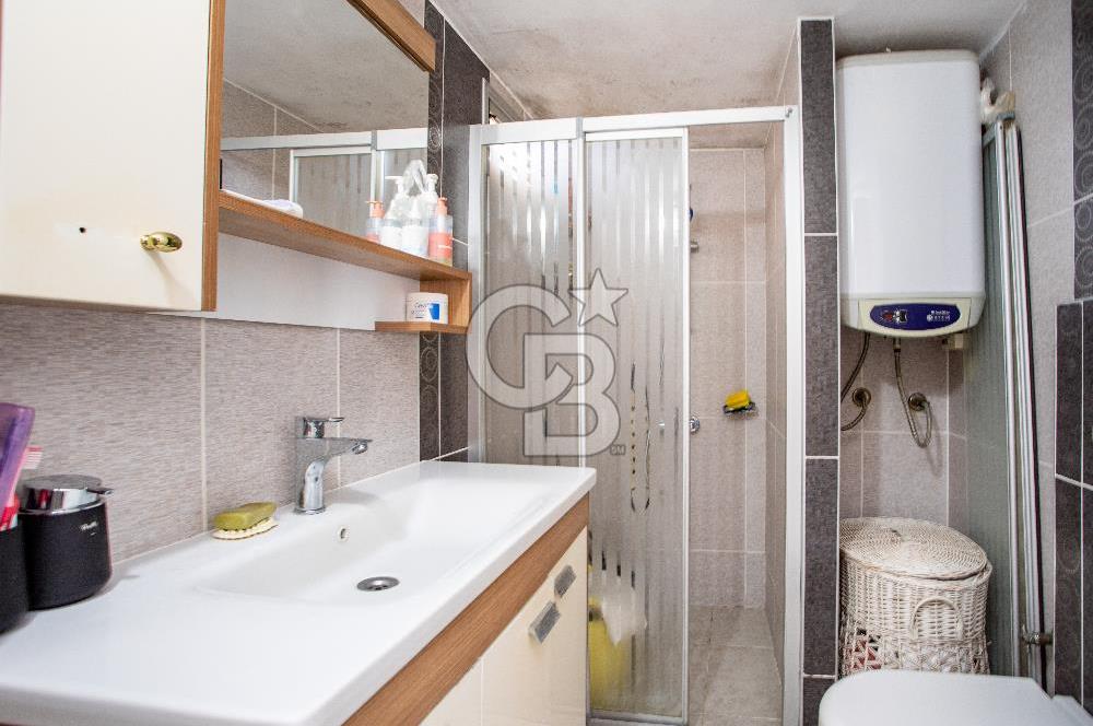 Yenifoça Merkezi Konumda Kiralık Tadilatlı 2+1 Daire