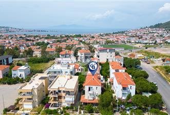 Yenifoça Merkezi Konumda Kiralık Tadilatlı 2+1 Daire