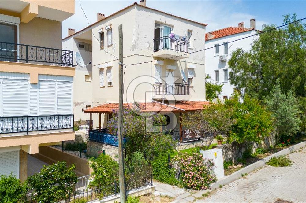 Yenifoça Merkezi Konumda Kiralık Tadilatlı 2+1 Daire