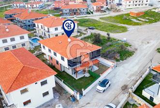 Foça Kazım Dirik Mah. Bahçeli 2+1 Eşyalı Kiralık Dubleks Daire