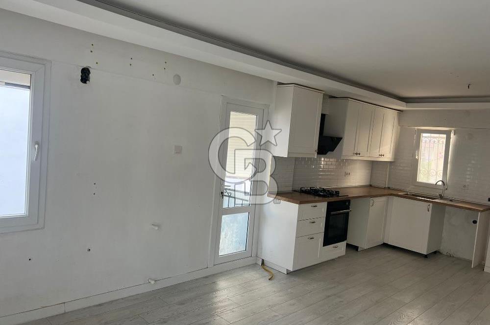 Yenifoça Merkezi Konumda Kiralık Tadilatlı 2+1 Daire