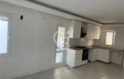 Yenifoça Merkezi Konumda Kiralık Tadilatlı 2+1 Daire