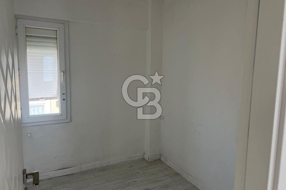 Yenifoça Merkezi Konumda Kiralık Tadilatlı 2+1 Daire