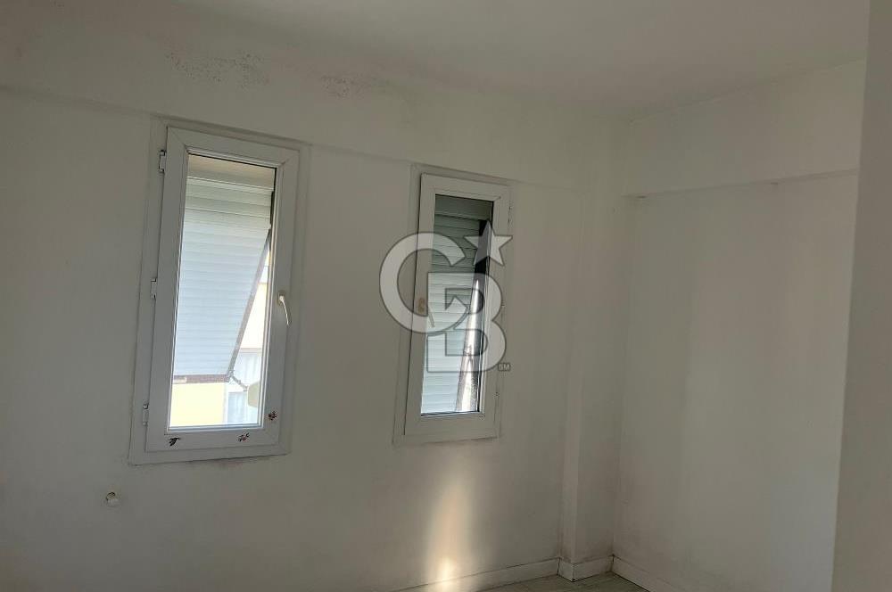 Yenifoça Merkezi Konumda Kiralık Tadilatlı 2+1 Daire