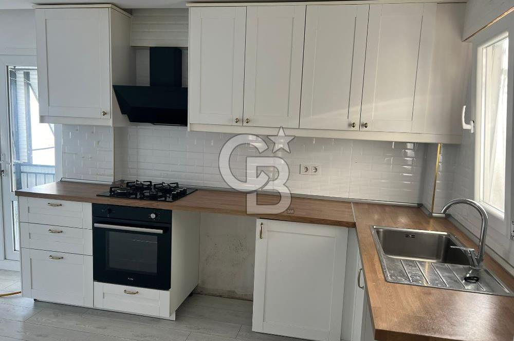 Yenifoça Merkezi Konumda Kiralık Tadilatlı 2+1 Daire