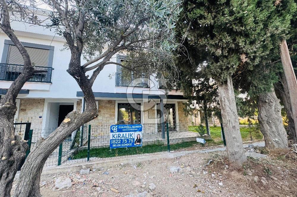 Foça Hacıveli Mahallesinde Müstakil Bahçeli Kiralık 2+1 Daire