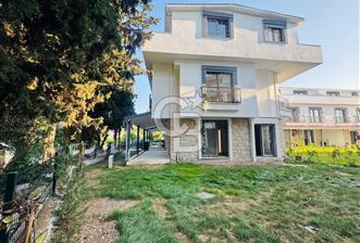 Foça Hacıveli Mahallesinde Müstakil Bahçeli Kiralık 2+1 Daire