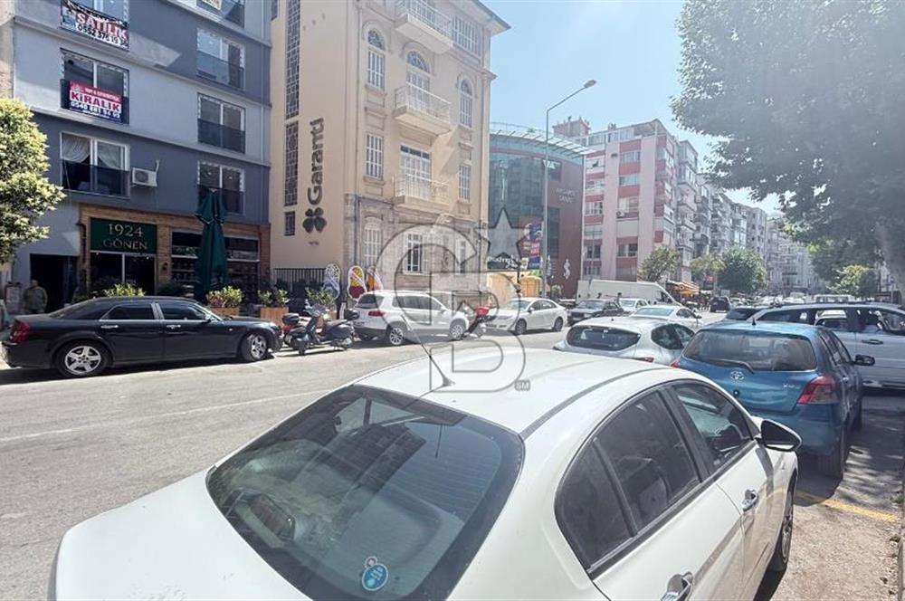 Göztepe Mithatpaşa Caddesi'nde Kiracılı Satılık Dükkan