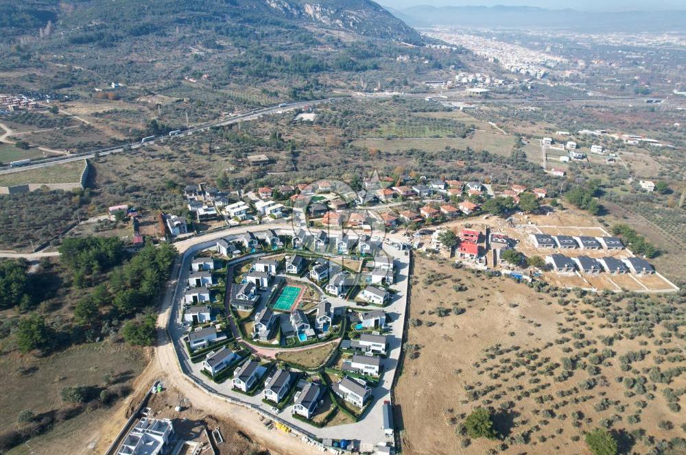 KEMALPAŞA SOĞUKPINAR'DA 5+1 VİLLA