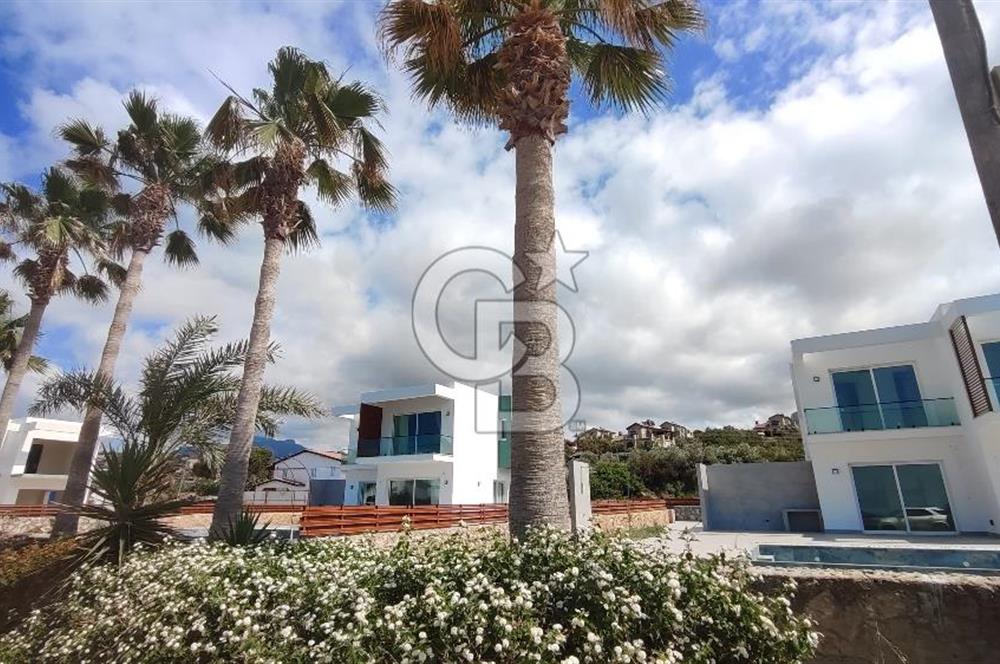 GİRNE ALAGADİ'DE EMSALSİZ 800M2 ARSA ÜZERİNDE 4,5+1 250M2 KAPALI ALANI BULUNAN  SATILIK DUBLEKS VİLLA
