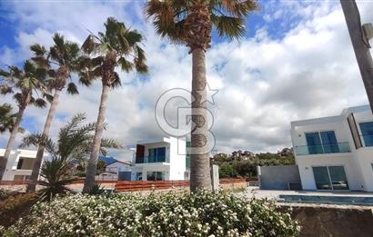 GİRNE ALAGADİ'DE EMSALSİZ 800M2 ARSA ÜZERİNDE 4,5+1 250M2 KAPALI ALANI BULUNAN  SATILIK DUBLEKS VİLLA