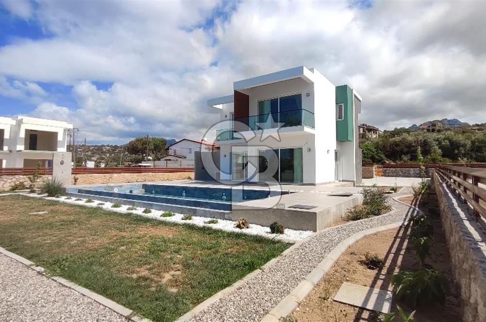 GİRNE ALAGADİ'DE EMSALSİZ 800M2 ARSA ÜZERİNDE 4,5+1 250M2 KAPALI ALANI BULUNAN  SATILIK DUBLEKS VİLLA