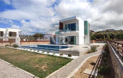 GİRNE ALAGADİ'DE EMSALSİZ 800M2 ARSA ÜZERİNDE 4,5+1 250M2 KAPALI ALANI BULUNAN  SATILIK DUBLEKS VİLLA