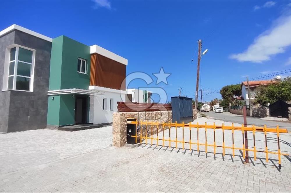 GİRNE ALAGADİ'DE EMSALSİZ 800M2 ARSA ÜZERİNDE 4,5+1 250M2 KAPALI ALANI BULUNAN  SATILIK DUBLEKS VİLLA