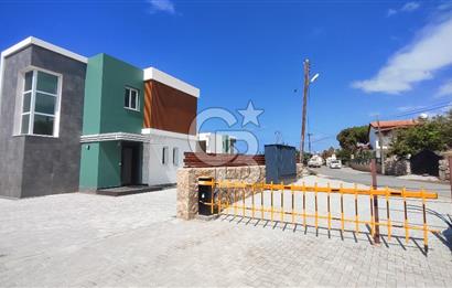 GİRNE ALAGADİ'DE EMSALSİZ 800M2 ARSA ÜZERİNDE 4,5+1 250M2 KAPALI ALANI BULUNAN  SATILIK DUBLEKS VİLLA
