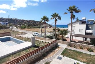 GİRNE ALAGADİ'DE EMSALSİZ 800M2 ARSA ÜZERİNDE 4,5+1 250M2 KAPALI ALANI BULUNAN  SATILIK DUBLEKS VİLLA