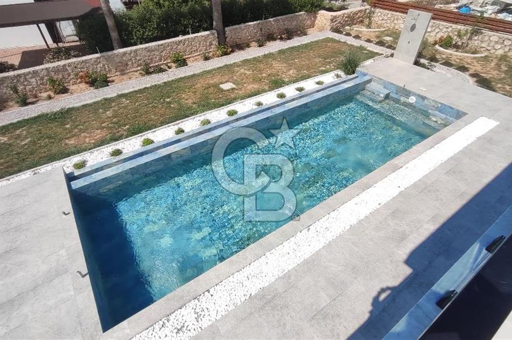 GİRNE ALAGADİ'DE EMSALSİZ 800M2 ARSA ÜZERİNDE 4,5+1 250M2 KAPALI ALANI BULUNAN  SATILIK DUBLEKS VİLLA