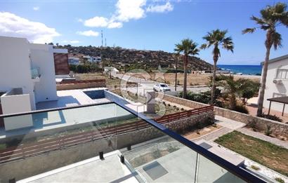 GİRNE ALAGADİ'DE EMSALSİZ 800M2 ARSA ÜZERİNDE 4,5+1 250M2 KAPALI ALANI BULUNAN  SATILIK DUBLEKS VİLLA