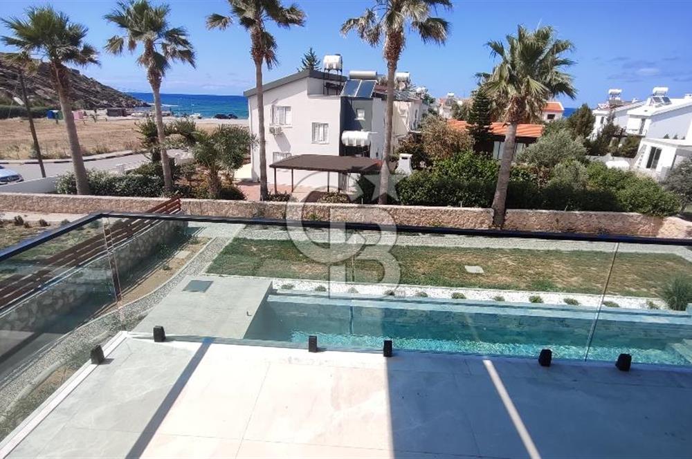 GİRNE ALAGADİ'DE EMSALSİZ 800M2 ARSA ÜZERİNDE 4,5+1 250M2 KAPALI ALANI BULUNAN  SATILIK DUBLEKS VİLLA