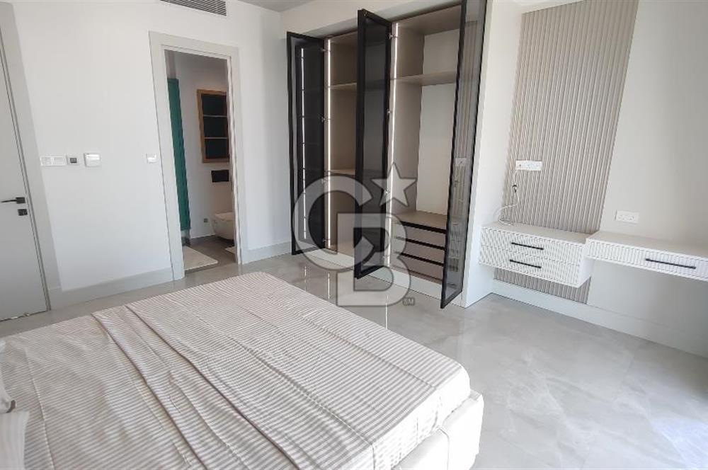 GİRNE ALAGADİ'DE EMSALSİZ 800M2 ARSA ÜZERİNDE 4,5+1 250M2 KAPALI ALANI BULUNAN  SATILIK DUBLEKS VİLLA