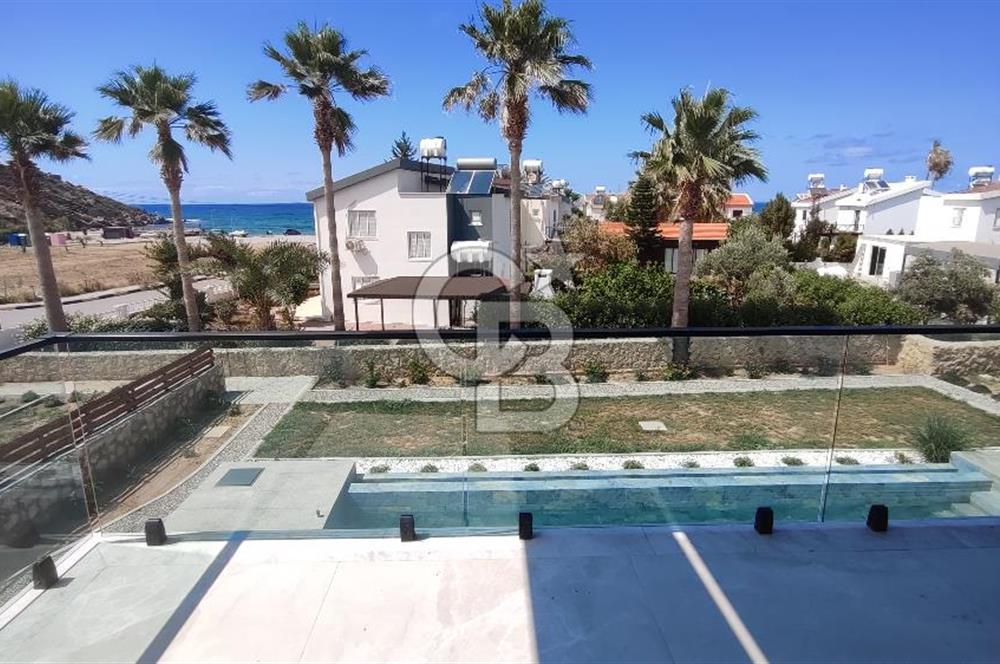 GİRNE ALAGADİ'DE EMSALSİZ 800M2 ARSA ÜZERİNDE 4,5+1 250M2 KAPALI ALANI BULUNAN  SATILIK DUBLEKS VİLLA