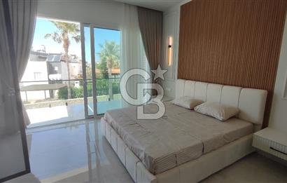 GİRNE ALAGADİ'DE EMSALSİZ 800M2 ARSA ÜZERİNDE 4,5+1 250M2 KAPALI ALANI BULUNAN  SATILIK DUBLEKS VİLLA