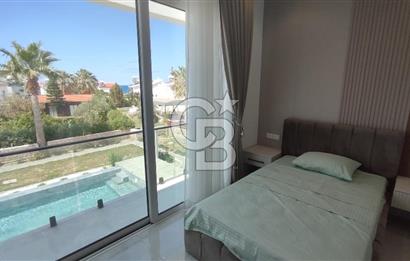 GİRNE ALAGADİ'DE EMSALSİZ 800M2 ARSA ÜZERİNDE 4,5+1 250M2 KAPALI ALANI BULUNAN  SATILIK DUBLEKS VİLLA