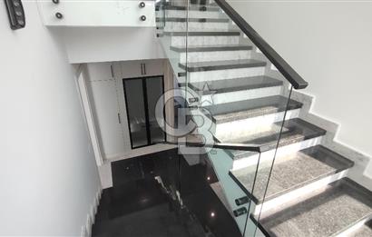 GİRNE ALAGADİ'DE EMSALSİZ 800M2 ARSA ÜZERİNDE 4,5+1 250M2 KAPALI ALANI BULUNAN  SATILIK DUBLEKS VİLLA
