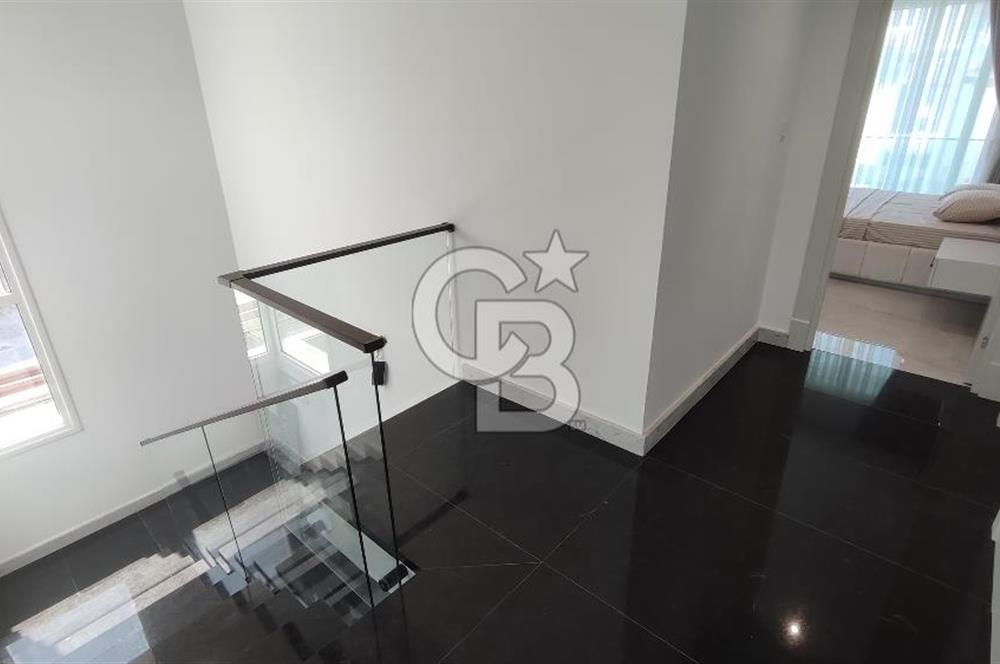 GİRNE ALAGADİ'DE EMSALSİZ 800M2 ARSA ÜZERİNDE 4,5+1 250M2 KAPALI ALANI BULUNAN  SATILIK DUBLEKS VİLLA
