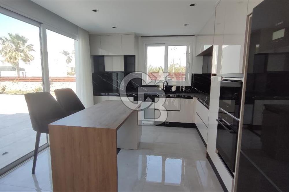 GİRNE ALAGADİ'DE EMSALSİZ 800M2 ARSA ÜZERİNDE 4,5+1 250M2 KAPALI ALANI BULUNAN  SATILIK DUBLEKS VİLLA