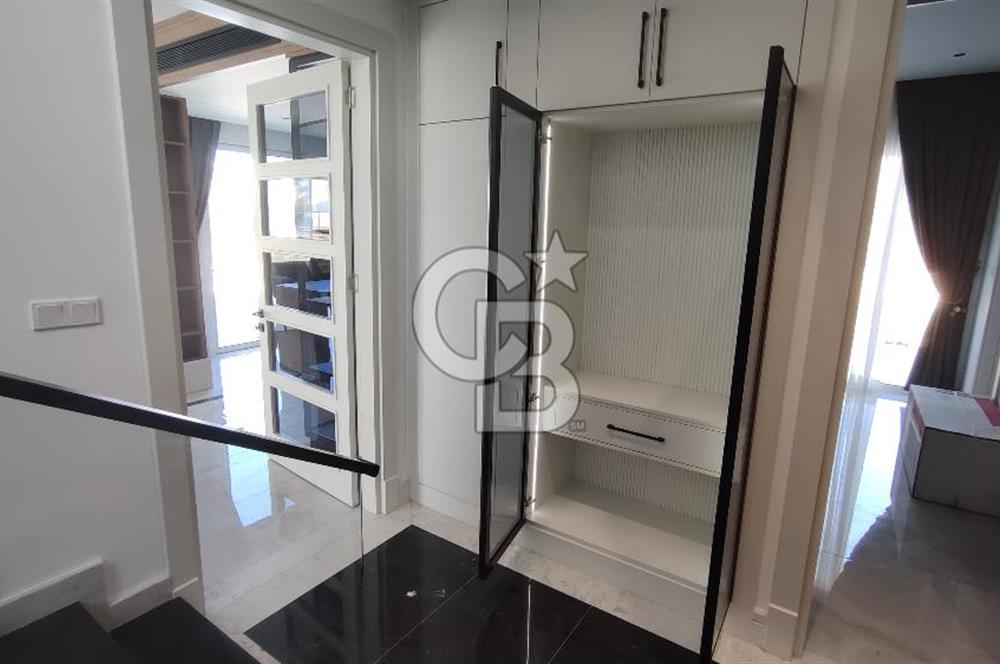 GİRNE ALAGADİ'DE EMSALSİZ 800M2 ARSA ÜZERİNDE 4,5+1 250M2 KAPALI ALANI BULUNAN  SATILIK DUBLEKS VİLLA