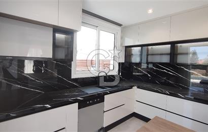 GİRNE ALAGADİ'DE EMSALSİZ 800M2 ARSA ÜZERİNDE 4,5+1 250M2 KAPALI ALANI BULUNAN  SATILIK DUBLEKS VİLLA