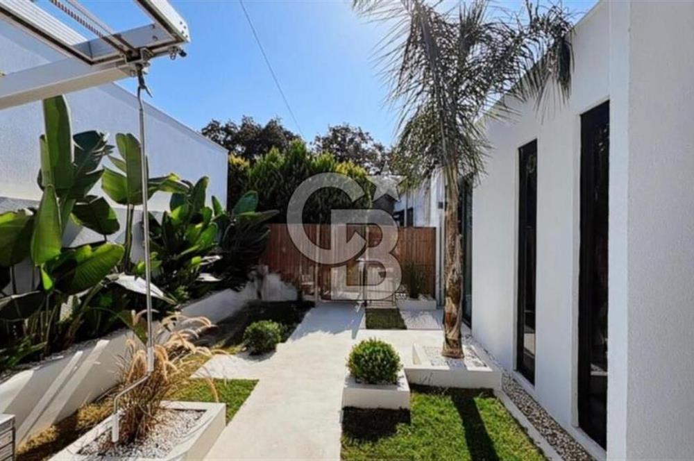 BODRUM YALIKAVAK ÖZEL YAPIM LÜKS 3+1 EŞYALI TEK KAT VİLLA