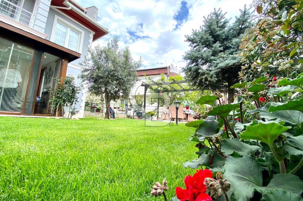 Büyükçekmece Ekşioğlu Yakamoz Sitesi Satılık 5+2 Müstakil Villa