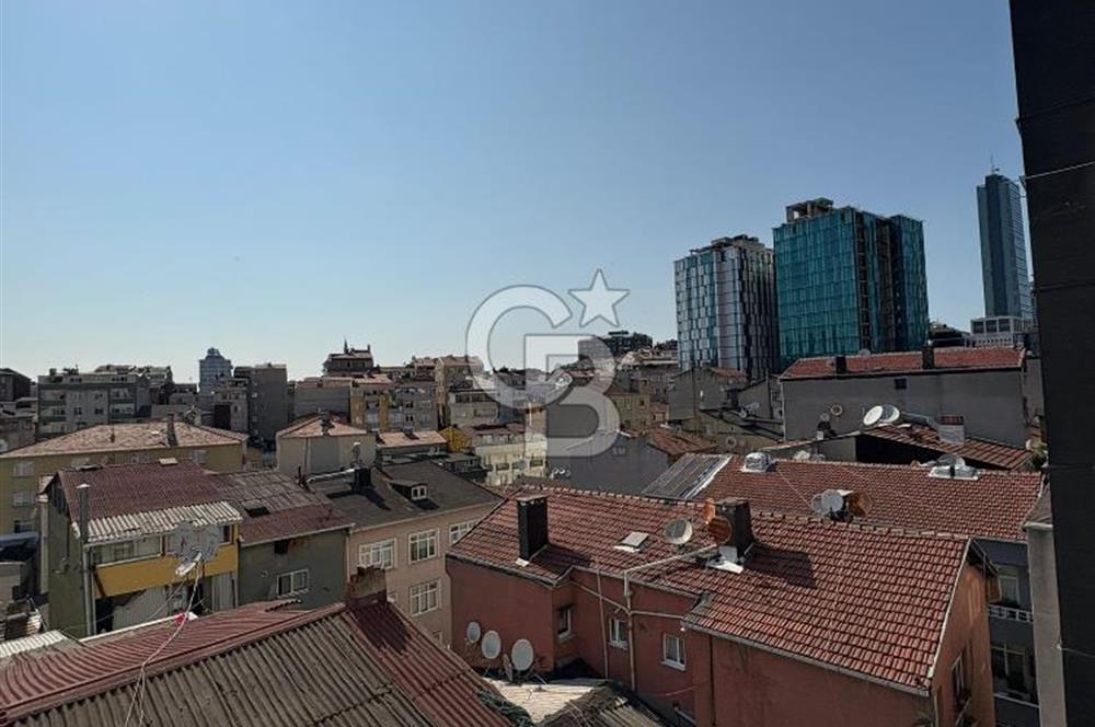 ŞİŞLİ DE SATILIK 1+1 ASANSÖRLÜ - KAPALI OTOPARKLI LÜKS DAİRE