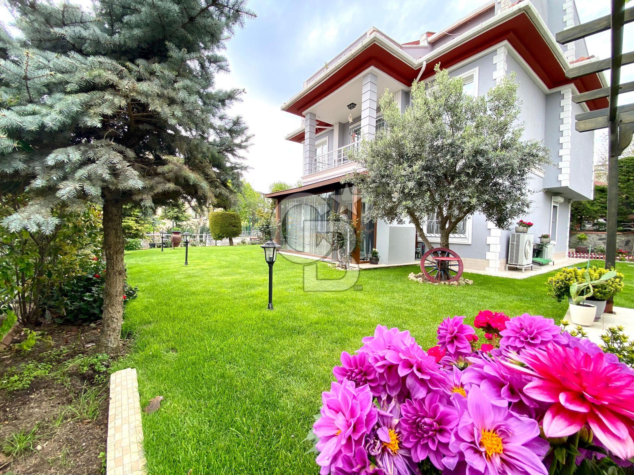 Büyükçekmece Ekşioğlu Yakamoz Sitesi Satılık 5+2 Müstakil Villa