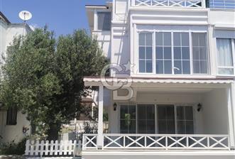 KIYIKIŞLACIK’TA ÖZEL PLAJLI İKİZ TRİPLEKS VİLLA