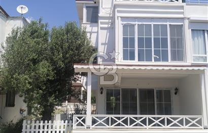 KIYIKIŞLACIK’TA ÖZEL PLAJLI İKİZ TRİPLEKS VİLLA