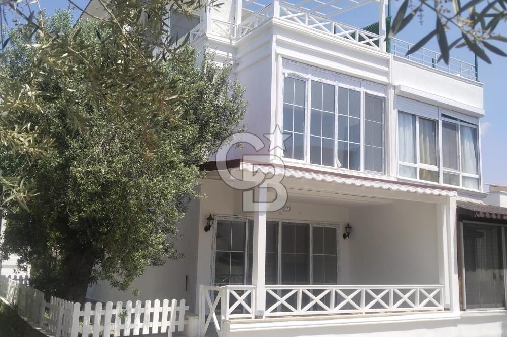 KIYIKIŞLACIK’TA ÖZEL PLAJLI İKİZ TRİPLEKS VİLLA