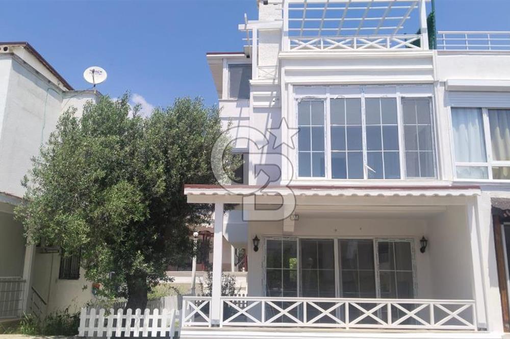 KIYIKIŞLACIK’TA ÖZEL PLAJLI İKİZ TRİPLEKS VİLLA