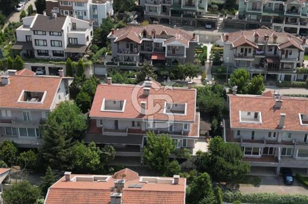 Çamlıca Gümüştepe Sitesinde 5+2 Müstakil Bahçeli Villa