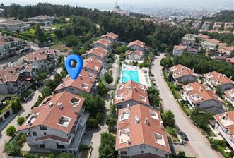 Çamlıca Gümüştepe Sitesinde 5+2 Müstakil Bahçeli Villa